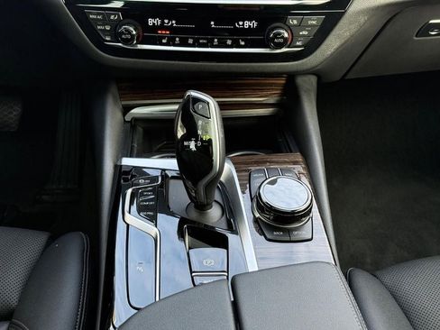 Used 2022 BMW 530i xDrive w/ Executive Package AWD/4WD image 13