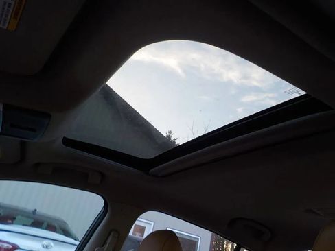 Used 2024 Nissan Sentra SV w/ SV Premium Package image 14