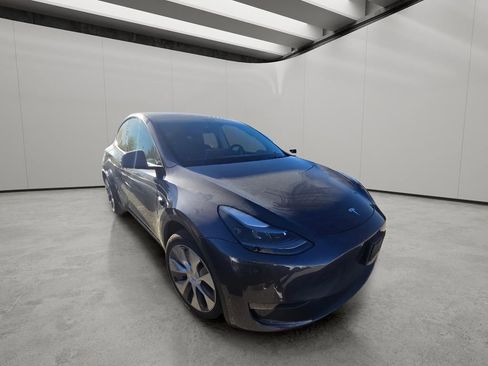 Used 2023 Tesla Model Y Long Range AWD/4WD image 15