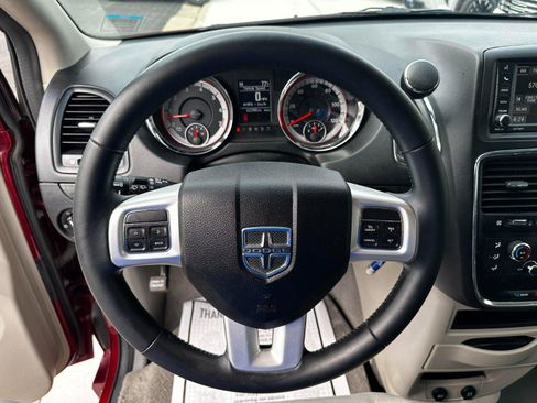 Used 2015 Dodge Grand Caravan SXT w/ Security Group image 9