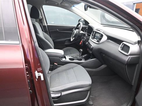 Used 2018 Kia Sorento AWD image 9