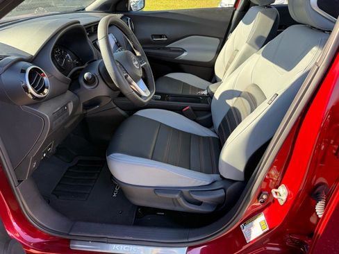 Used 2024 Nissan Kicks SR w/ SR Premium Package image 11