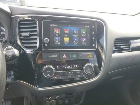 Used 2018 Mitsubishi Outlander SEL image 23
