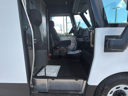 Used 2024 Chevrolet Brightdrop 400 w/ Commercial Equipment Package AWD/4WD image 28