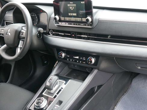 Used 2022 Mitsubishi Outlander ES FWD image 25