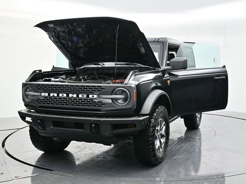 Used 2023 Ford Bronco Badlands image 49