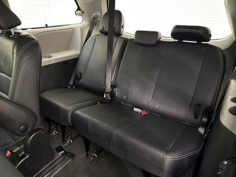 Used 2017 Toyota Sienna SE Premium image 26