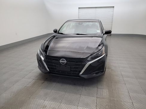 Used 2025 Nissan Altima 2.5 SV FWD image 15
