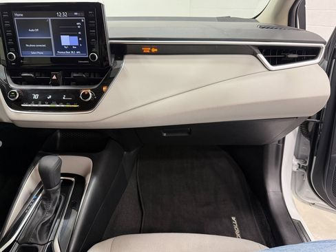 Used 2022 Toyota Corolla LE w/ Carpet Mat Package (TMS) image 34