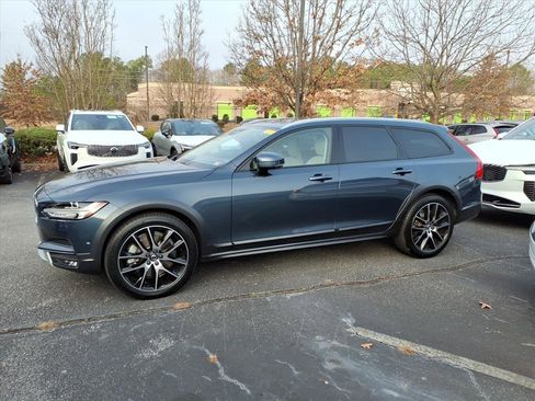 Used 2020 Volvo V90 T6 Cross Country image 7