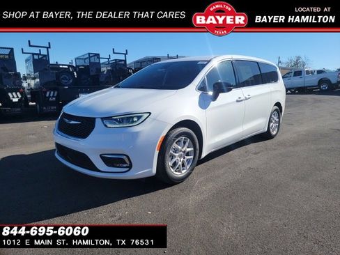New 2025 Chrysler Pacifica Select image 1
