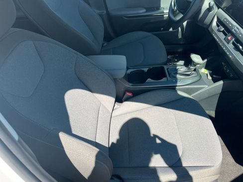 Used 2025 Kia K4 LXS image 37