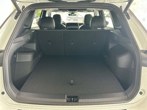 New 2026 Volkswagen Tiguan SE R-Line image 48