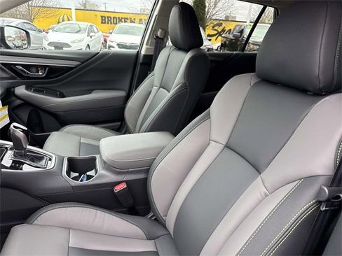 Used 2025 Subaru Outback Onyx Edition image 14