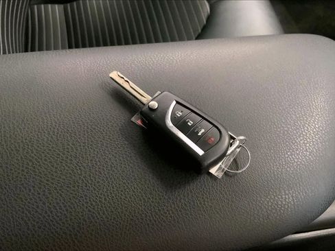 Used 2023 Toyota Camry SE image 19