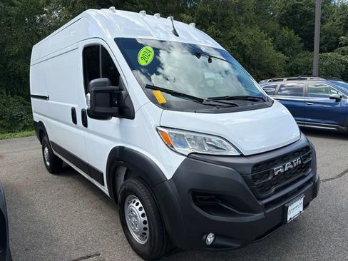 Used 2025 RAM ProMaster 1500 w/ Convenience Group FWD image 3