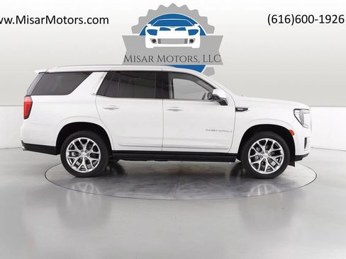 Used 2021 GMC Yukon Denali w/ Denali Premium Package image 2