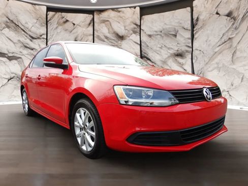 Used 2011 Volkswagen Jetta SE FWD image 4