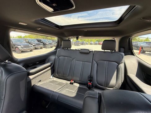 New 2026 Jeep Grand Wagoneer Summit AWD/4WD image 25