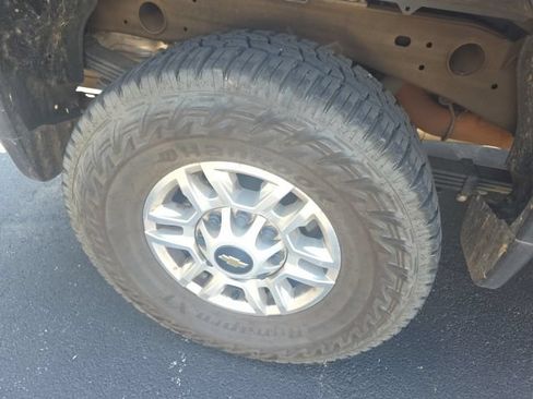 Used 2025 Chevrolet Silverado 2500 LT w/ Convenience Package AWD/4WD image 5