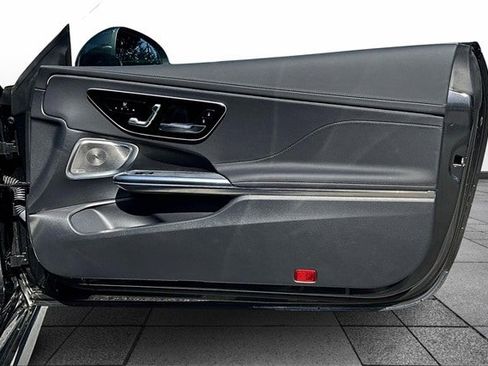Certified 2025 Mercedes-Benz CLE 300 4MATIC Coupe image 32