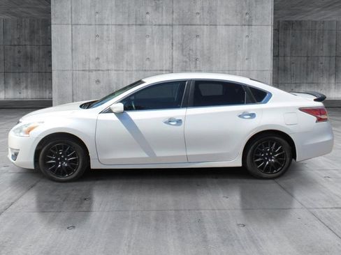 Used 2015 Nissan Altima 2.5 FWD image 2