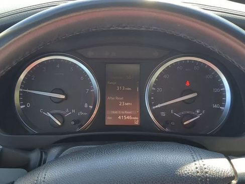 Used 2019 Toyota Highlander XLE image 23