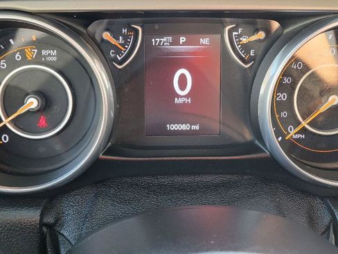 Used 2018 Jeep Wrangler Unlimited Sport AWD/4WD image 10