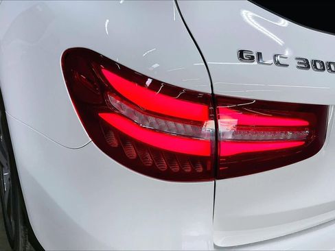 Used 2019 Mercedes-Benz GLC 300 4MATIC image 31