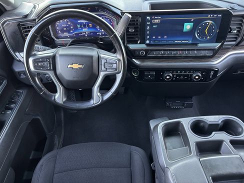 Used 2024 Chevrolet Silverado 2500 LT image 3