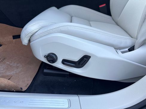 New 2026 Volvo XC60 B5 Ultra image 8