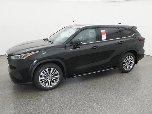 New 2026 Toyota Highlander Platinum image 37