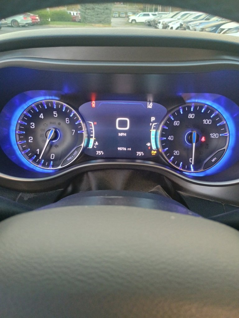 Used 2021 Chrysler Pacifica Touring-L FWD image 12