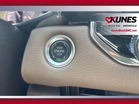 Used 2024 GMC Canyon Denali image 31