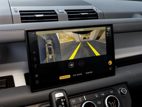 Used 2023 Land Rover Defender 130 SE image 24