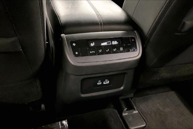 Used 2025 Nissan Pathfinder SV FWD image 32