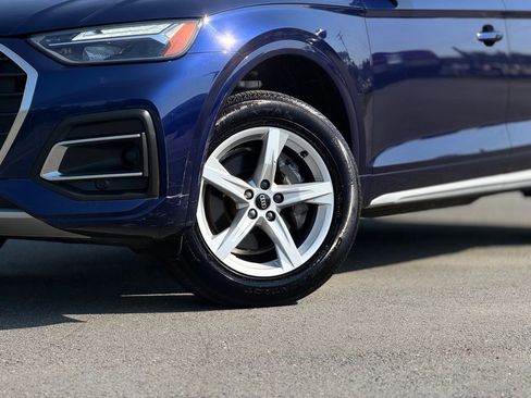 Used 2023 Audi Q5 2.0T Premium w/ Convenience Package AWD/4WD image 2