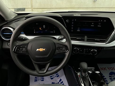 Used 2025 Chevrolet Trax LT image 13