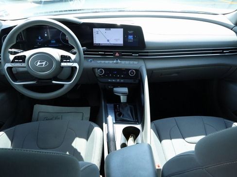 Used 2024 Hyundai Elantra SEL image 6
