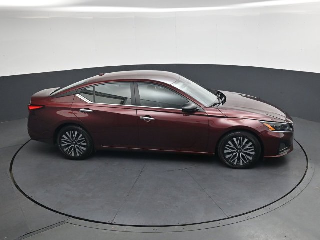 Used 2025 Nissan Altima 2.5 SV FWD image 23
