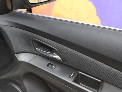 Used 2015 Chevrolet Cruze LT FWD image 11
