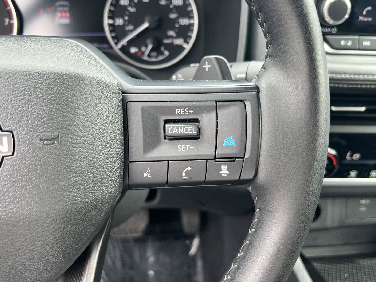 Used 2025 Nissan Rogue SV AWD/4WD image 35
