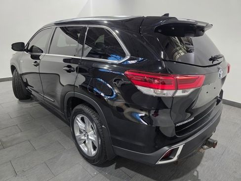 Used 2017 Toyota Highlander Limited image 3