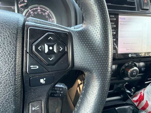 Used 2020 Toyota 4Runner Venture w/ Moonroof Package AWD/4WD image 17