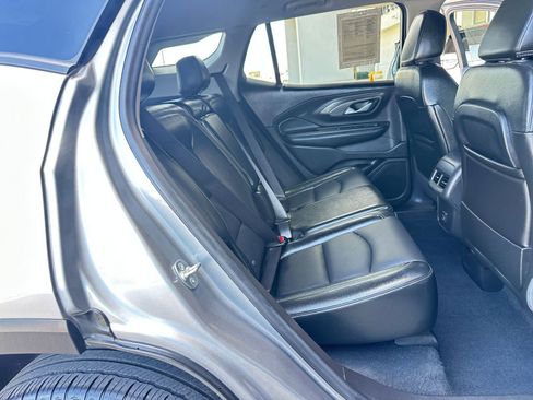 Used 2024 GMC Terrain SLT image 39