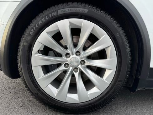 Used 2018 Tesla Model X 75D image 19