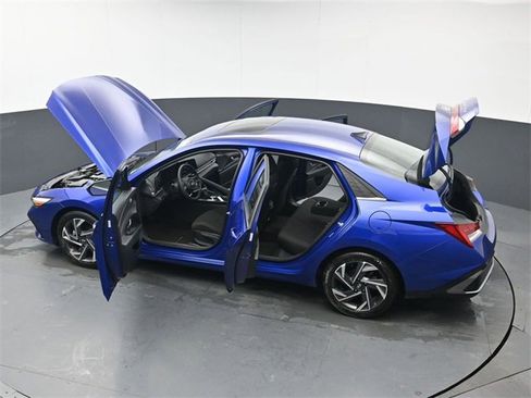 Used 2024 Hyundai Elantra SEL w/ Convenience Package image 47