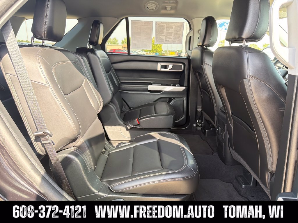 Used 2024 Ford Explorer XLT w/ Equipment Group 202A AWD/4WD image 34