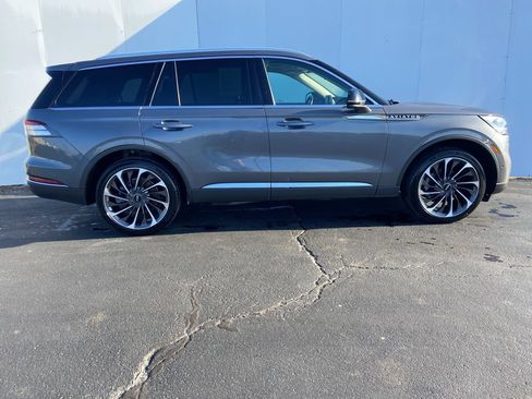 Used 2022 Lincoln Aviator Reserve w/ Equipment Group 201A image 2