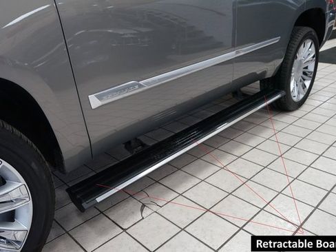 Used 2017 Cadillac Escalade Platinum image 29